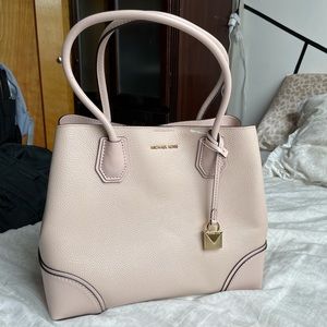 Brand New Michael Kors Handbag with removal strap